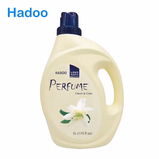 布用高濃度ピンク色の洗濯洗剤液